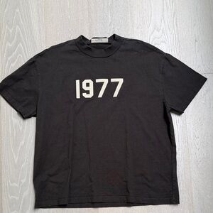 Essentials 1977 Graphic Short Sleeve Tee - Black